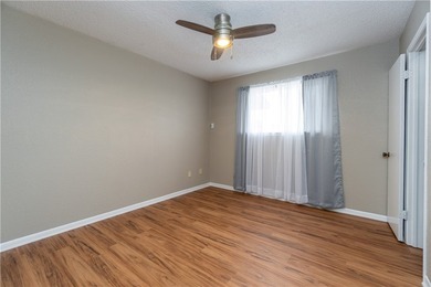 This beautifully renovated 3-bedroom, 2-bath townhouse is - photo 19