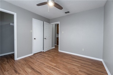 This beautifully renovated 3-bedroom, 2-bath townhouse is - photo 20