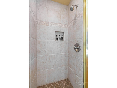 Luxurious 3-bedroom, 3 bath ground-level end unit perfectly - photo 25