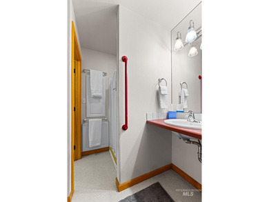 Luxurious 3-bedroom, 3 bath ground-level end unit perfectly - photo 26