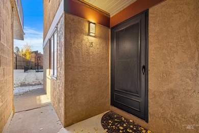 Luxurious 3-bedroom, 3 bath ground-level end unit perfectly - photo 29