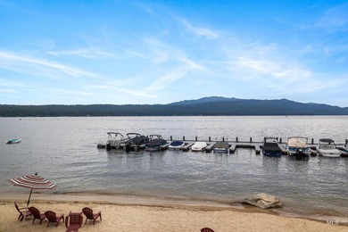 Luxurious 3-bedroom, 3 bath ground-level end unit perfectly - photo 37