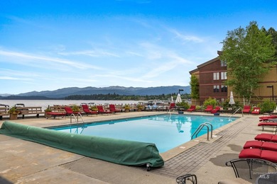 Luxurious 3-bedroom, 3 bath ground-level end unit perfectly - photo 42