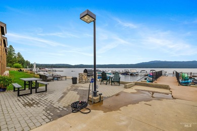 Luxurious 3-bedroom, 3 bath ground-level end unit perfectly - photo 43