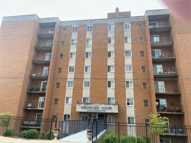 Desirable easy living all on one floor! Compact with nicely - photo 1