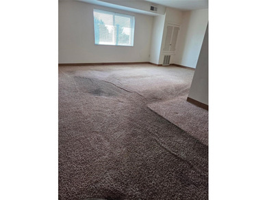 Desirable easy living all on one floor! Compact with nicely - photo 2