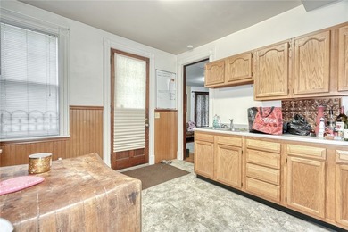 Welcome to 485 Meigs Street (14607)! This classic two-family - photo 11