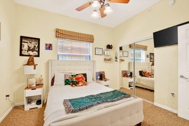 Beautifully maintained and spacious 2-bedroom, 2-bath corner - photo 17
