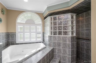 Welcome to this exceptional 2006 3-bedroom, 3-bathroom residence - photo 22