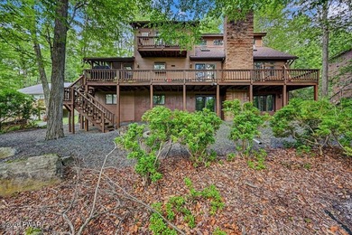 Turnkey and fully furnished, this beautifully updated 4-bedroom - photo 1