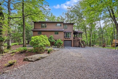 Turnkey and fully furnished, this beautifully updated 4-bedroom - photo 2