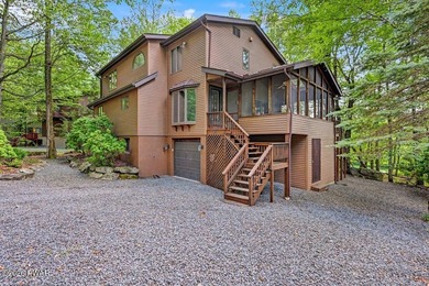 Turnkey and fully furnished, this beautifully updated 4-bedroom - photo 3