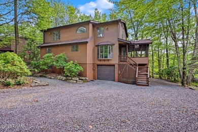 Turnkey and fully furnished, this beautifully updated 4-bedroom - photo 4