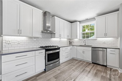 Charming and well-built, this beautifully maintained 4 bedroom - photo 13