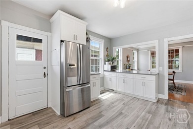 Charming and well-built, this beautifully maintained 4 bedroom - photo 14