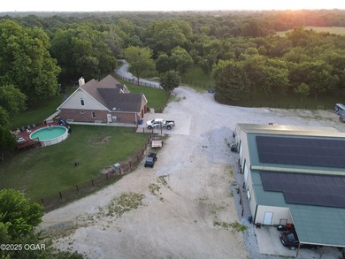 Property Description - Jasper 40 Custom 6-Bedroom 4 Bath Home on - photo 4