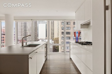 Perched high above the city, this exceptional full-floor - photo 19