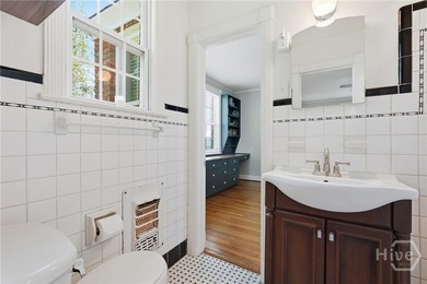 Charming and well-built, this beautifully maintained 4 bedroom - photo 20
