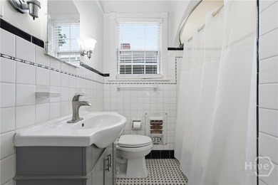Charming and well-built, this beautifully maintained 4 bedroom - photo 21