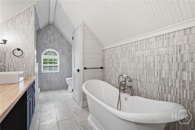 Charming and well-built, this beautifully maintained 4 bedroom - photo 28