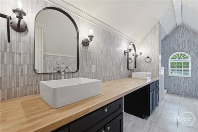 Charming and well-built, this beautifully maintained 4 bedroom - photo 30