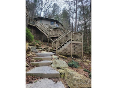 Rare and distinctive mountain retreat in the Hound Ears Club - photo 2