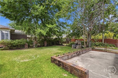 Charming and well-built, this beautifully maintained 4 bedroom - photo 33