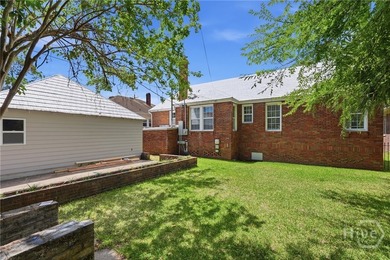 Charming and well-built, this beautifully maintained 4 bedroom - photo 36