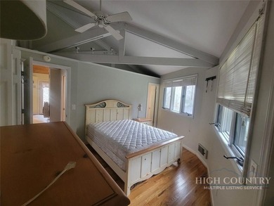 Rare and distinctive mountain retreat in the Hound Ears Club - photo 7