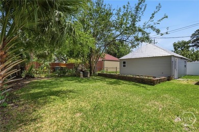 Charming and well-built, this beautifully maintained 4 bedroom - photo 37