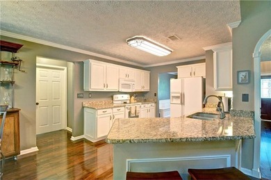 Make this charming Wyngate/Towne Lake home your own! Wonderful - photo 23