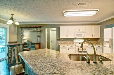 Make this charming Wyngate/Towne Lake home your own! Wonderful - photo 24