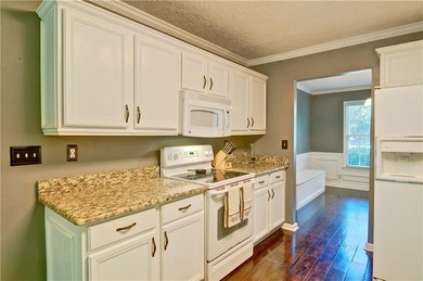 Make this charming Wyngate/Towne Lake home your own! Wonderful - photo 26