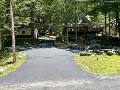 Feels like new! This charming chalet sits on an oversized lot - photo 3