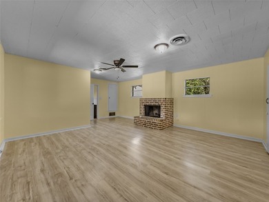 Welcome to this charming Vernon residence offering comfort - photo 11