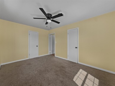 Welcome to this charming Vernon residence offering comfort - photo 12