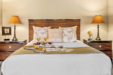 Welcome to your Luxurious oceanview condo located on the iconic - photo 16