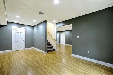 Welcome to this inviting end unit condo offering the perfect - photo 18