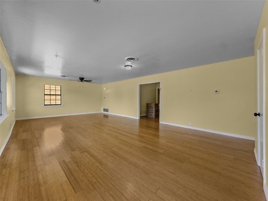 Welcome to this charming Vernon residence offering comfort - photo 20