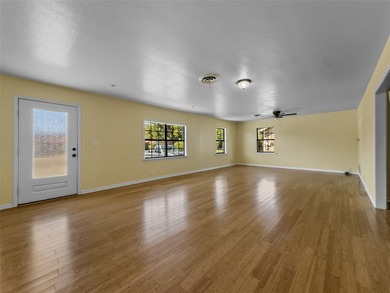 Welcome to this charming Vernon residence offering comfort - photo 21