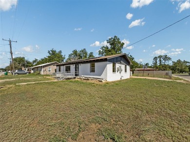 Welcome to this charming Vernon residence offering comfort - photo 25