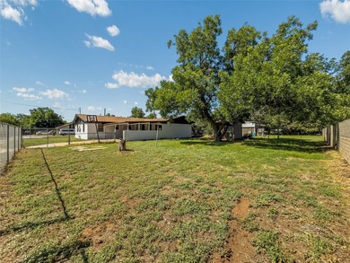 Welcome to this charming Vernon residence offering comfort - photo 26