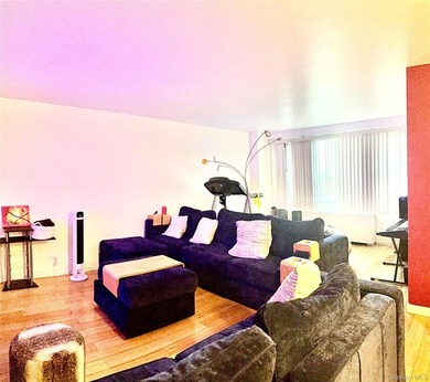 Welcome to this very spacious 3-bedroom co-op apartment located - photo 30