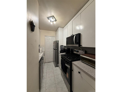 Welcome to this very spacious 3-bedroom co-op apartment located - photo 35