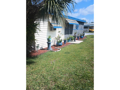 Mid Florida Lakes Area Home For Sale in Leesburg Florida Florida