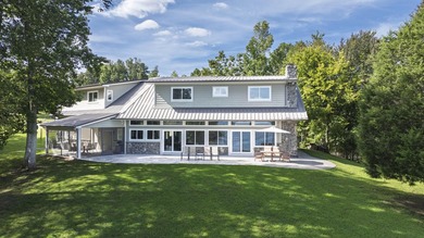 -STUNNING WATERFRONT PENINSULA HOME ON WATTS BAR LAKE - photo 1