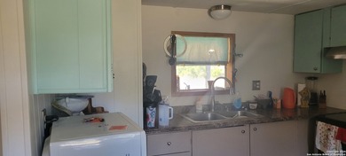 Charming Hill Country Retreat - Perfect Starter Home or Weekend - photo 12
