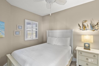 Beautifully Decorated and Meticulously Maintained 3 Bedroom, 3 - photo 17