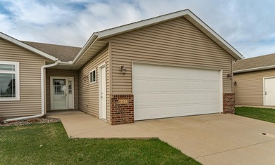 Beautiful townhome with an open floor plan and quality finished - photo 1