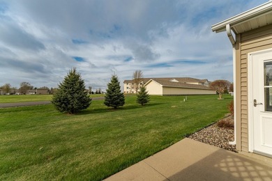 Beautiful townhome with an open floor plan and quality finished - photo 3